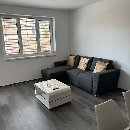 Soukromy Byt 2+Kk S Balkonem A Parkovanim Znojmo Buitenkant foto