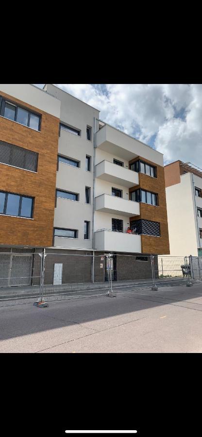 Soukromy Byt 2+Kk S Balkonem A Parkovanim Znojmo Buitenkant foto